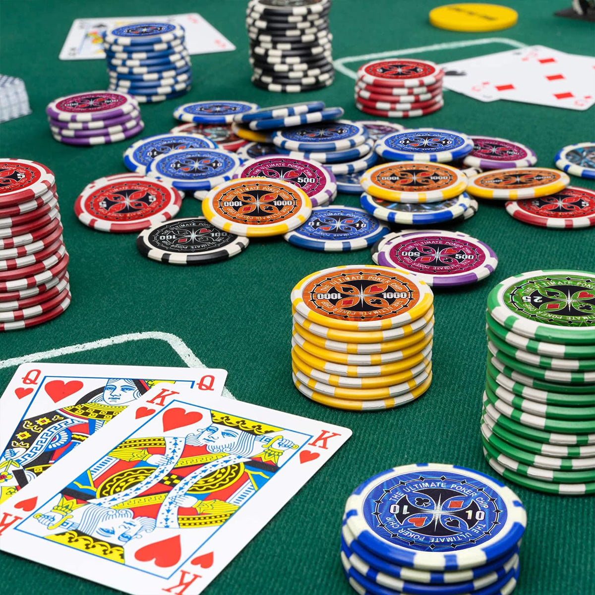 300 Pieces Casino Poker Chip Set with Aluminum Case for Party & Game